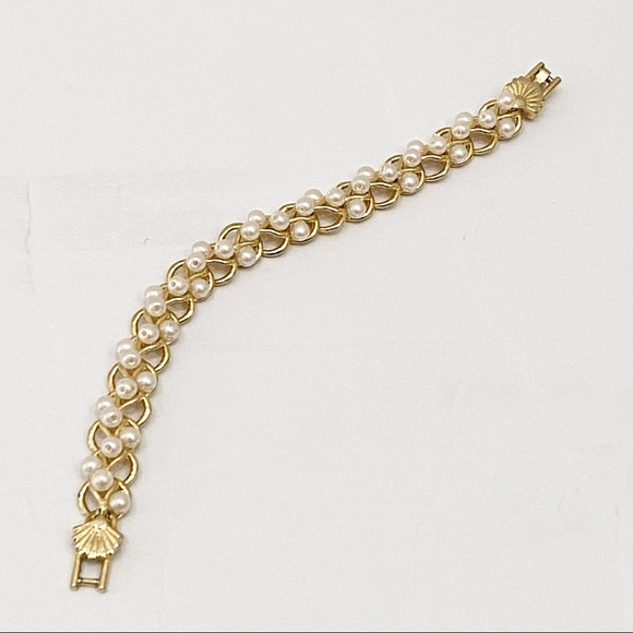Richelieu Fan Shell Clasp Gold Faux Pearl Bracelet - Picture 8 of 16